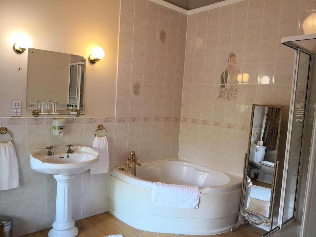 Oyo Dunmar House Hotel Аллоа Экстерьер фото